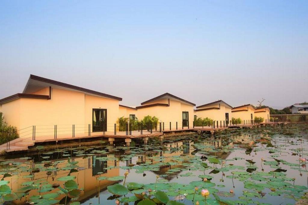 Bua Tara Resort Nong Prue Exterior foto