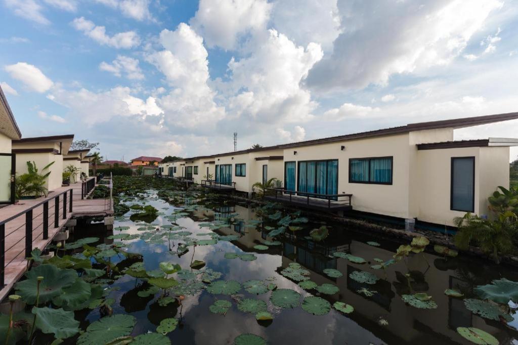 Bua Tara Resort Nong Prue Exterior foto